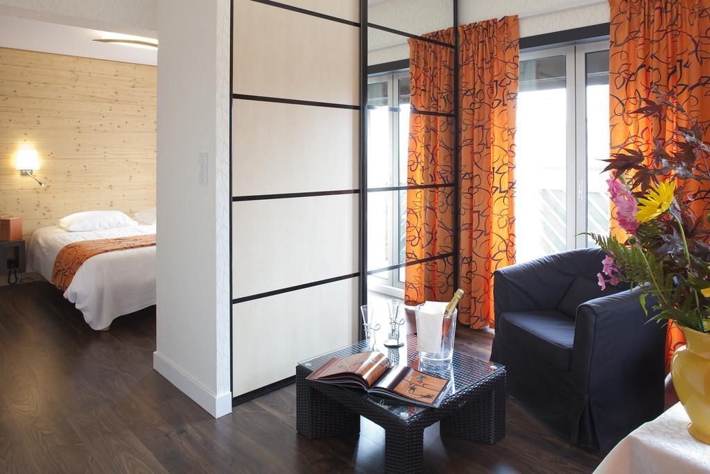 Logis Hotel Clair Matin เลอฌ็องบง-ซูร์-ลีญง ภายนอก รูปภาพ